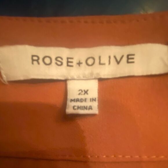 Rose + Olive 🌸Beautiful Floral Embroidery Mauve flow bell sleeve tunic - top 2x - Picture 3 of 3